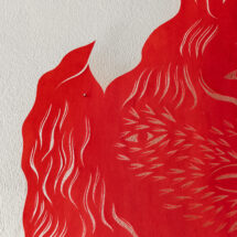 Agata Marchlewicz, fragment pracy Zapuszczam włosy, wracam do domu, rysunki, wycinanki, 2024–2025, widok wystawy „Ukryte parametry”, OP ENHEIM, 17.10.2025-22.02.2026, fot. Alicja Kielan